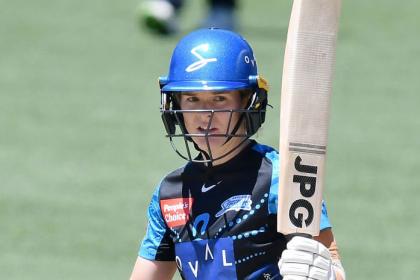 Katie Mack in action for the Adelaide Strikers during this year's WBBL (Credit: Cricket Australia/Getty)